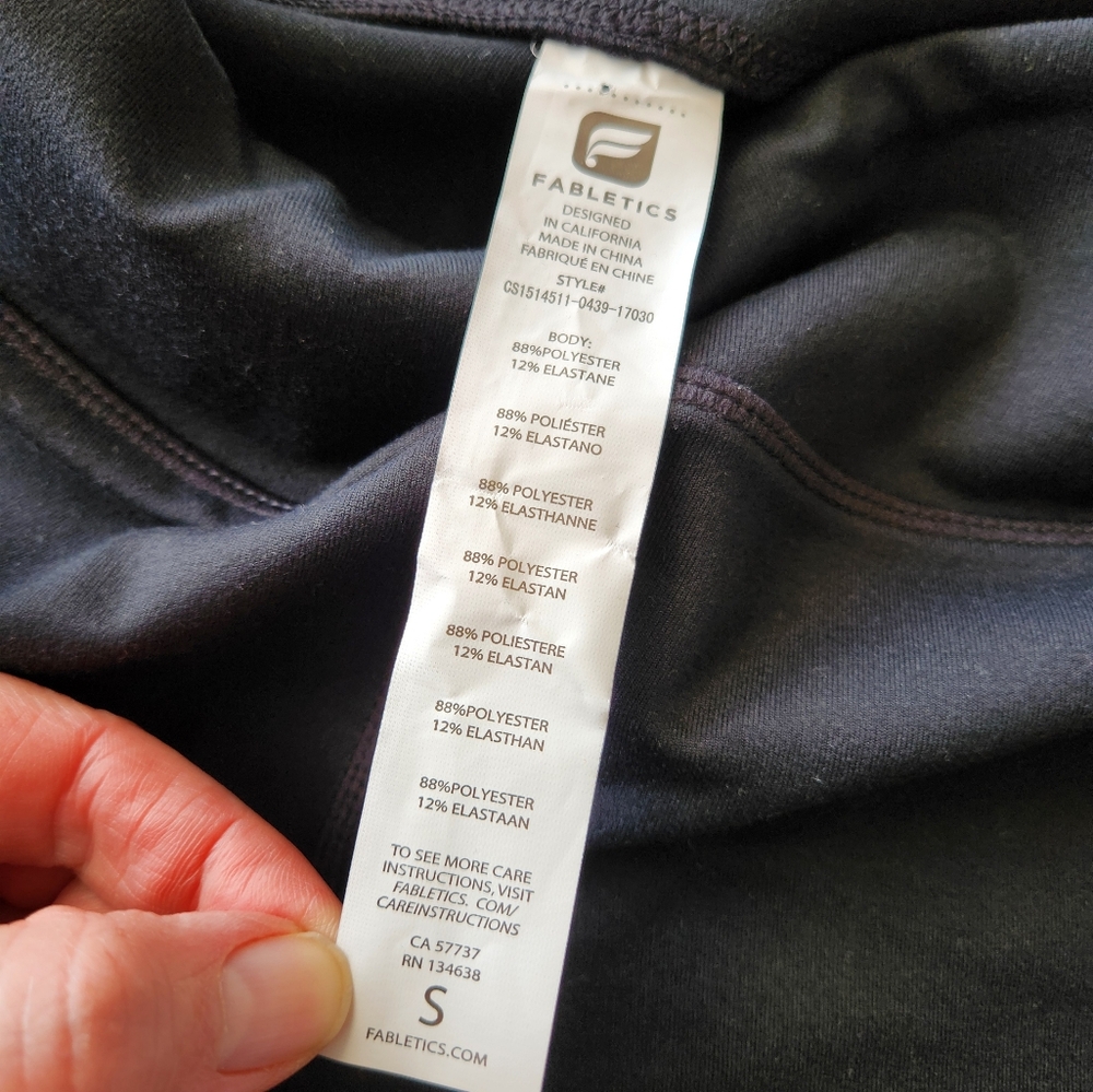 NWOT Fabletics Ingrid Capri Legging - Picture 7 of 7